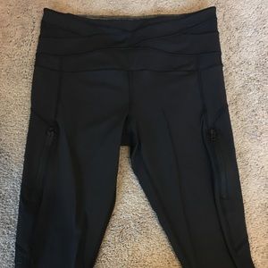 Lululemon black crops